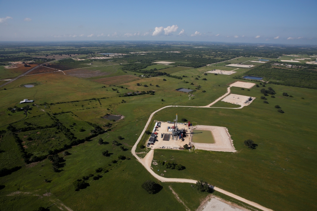 2015 Greenpeace, photo Aaron Sprecher, Encana fracking blowout Karnes Co Texas.1884